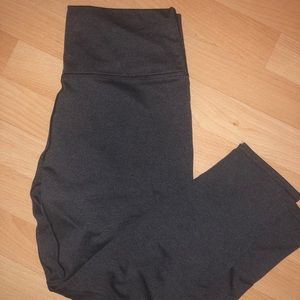 Grey Arie American Eagle Leggings.